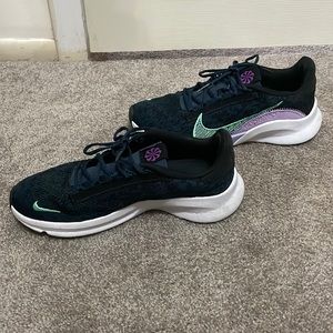 Womens Nike 8.5